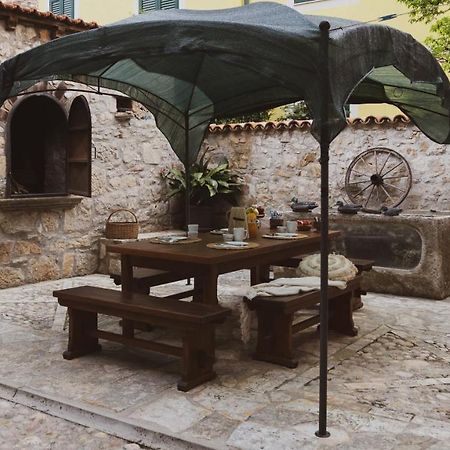 Appartamento Scardona Rustica, Bed & Breakfast With Jacuzzi, Bbq And Free Parking In Skradin, Krka Esterno foto