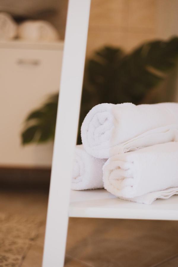 Appartamento Scardona Rustica, Bed & Breakfast With Jacuzzi, Bbq And Free Parking In Skradin, Krka Esterno foto